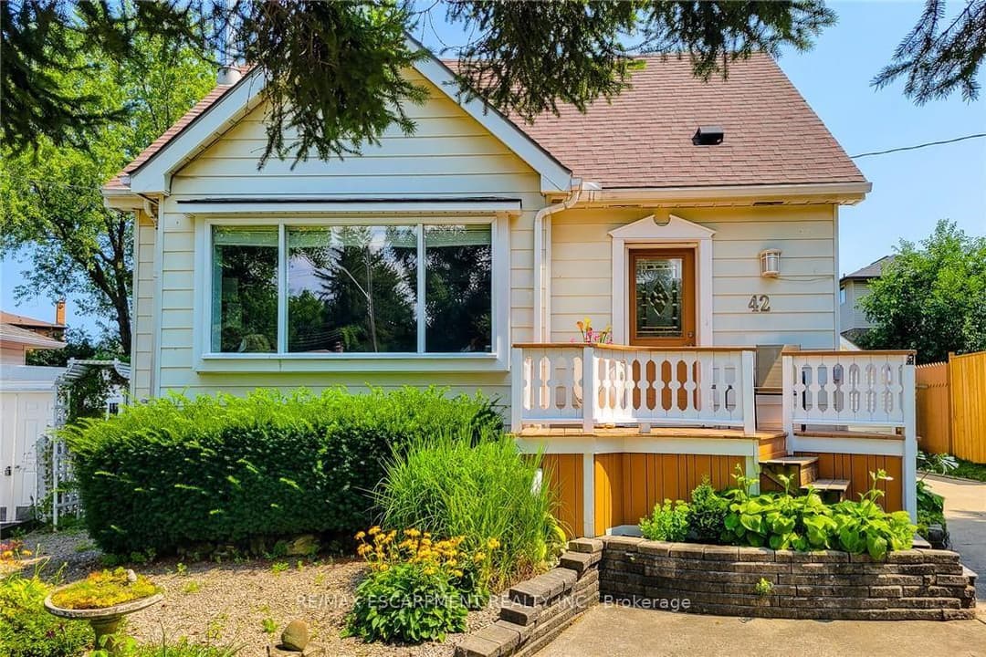 42 LAKE Avenue, Hamilton
