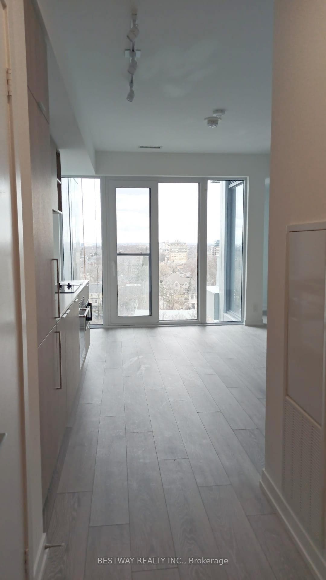 2020 Bathurst Street Unit 1611, Forest Hill / Deer Park
