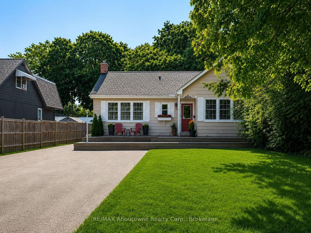 938 King Road, Burlington