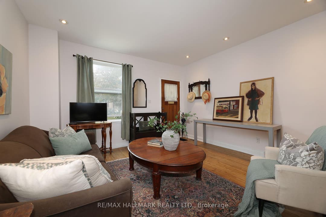 1 Lockwood Road, The Beaches / Upper Beaches
