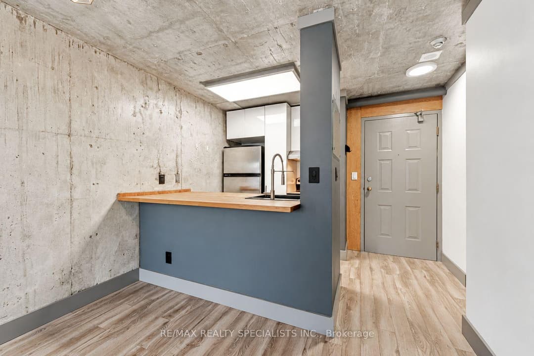 222 The Esplanade N/A Unit 819, Regent Park / Cabbagetown / St. James Town