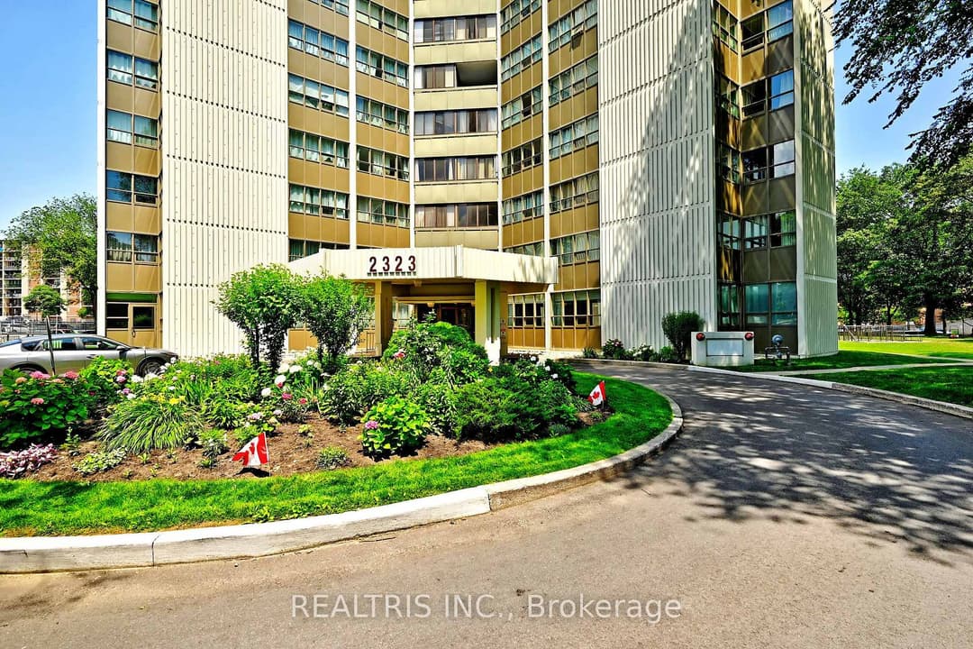 2323 Confederation Parkway Unit 807, Mississauga