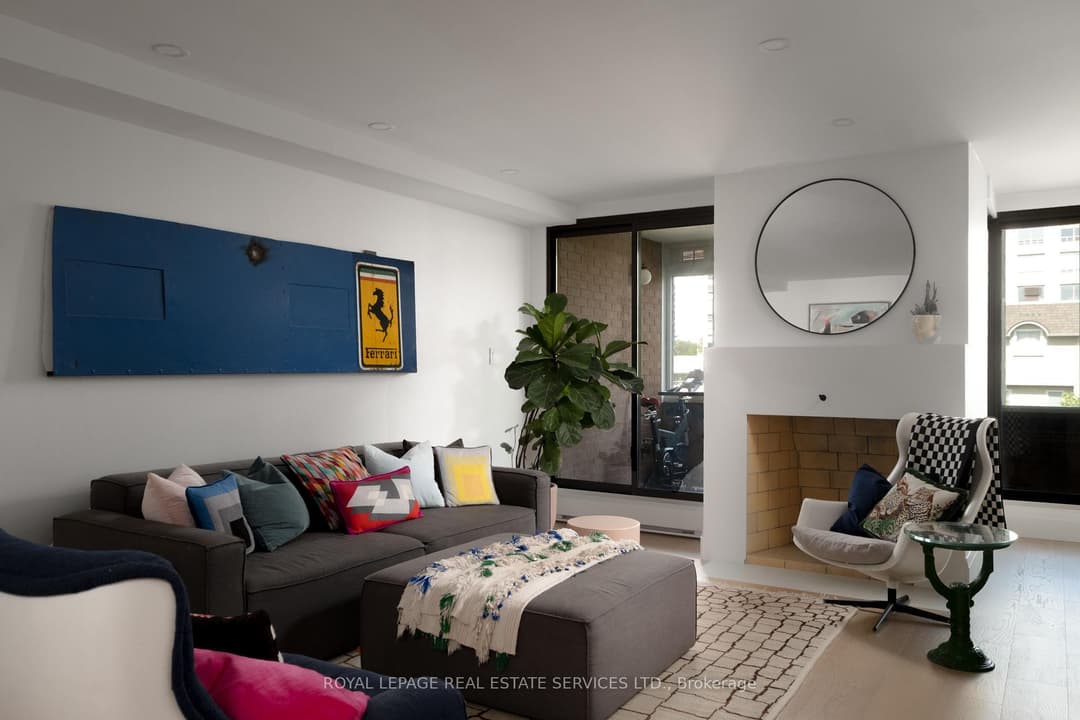 349 St. Clair Avenue Unit 402, Annex / Yorkville / Summerhill