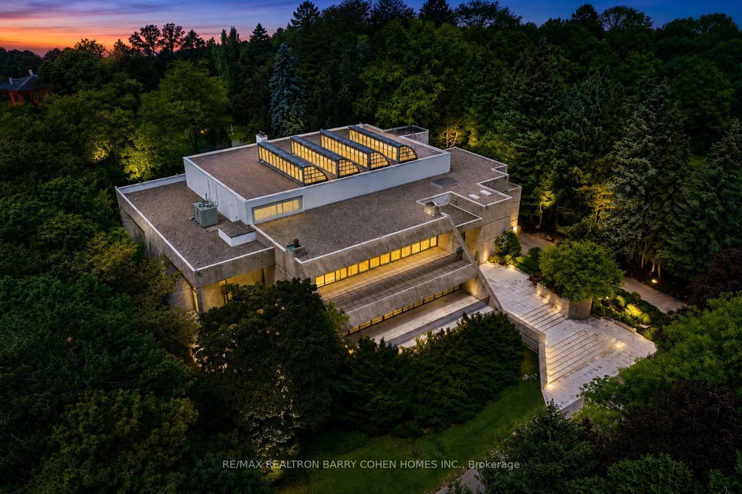 30 High Point Road, Bridle Path / York Mills / Hoggs Hollow