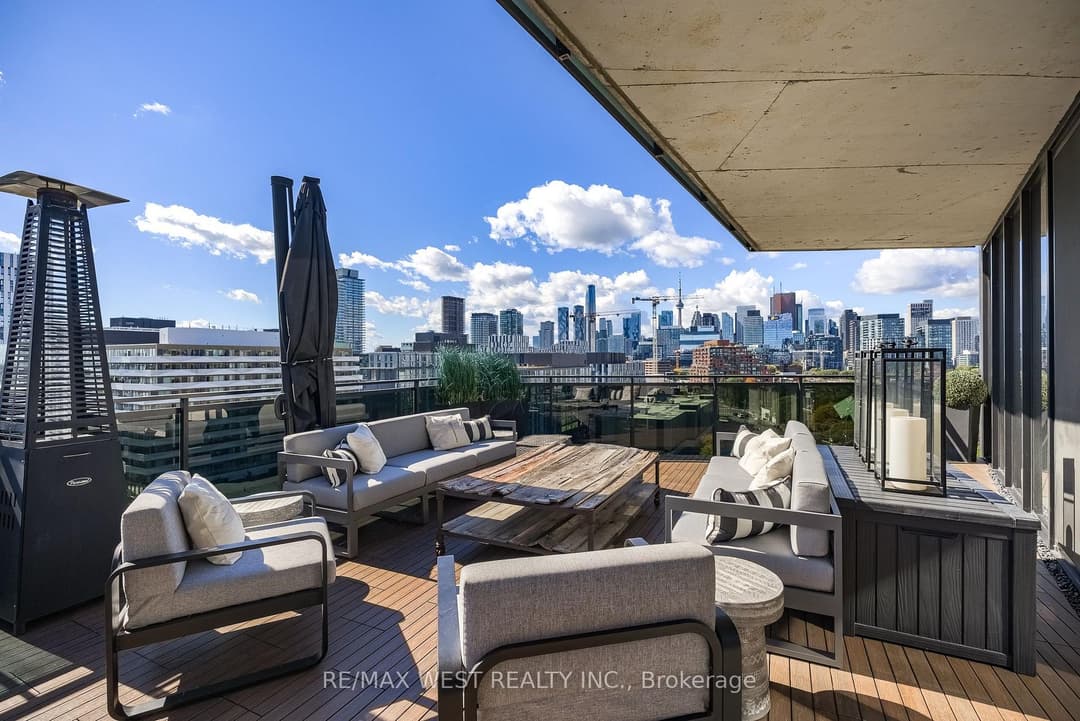 21 Lawren Harris Square Unit 1002, Regent Park / Cabbagetown / St. James Town