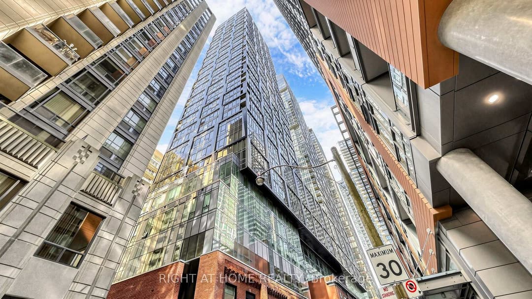 15 Mercer Street Unit 819, Downtown Toronto / Waterfront