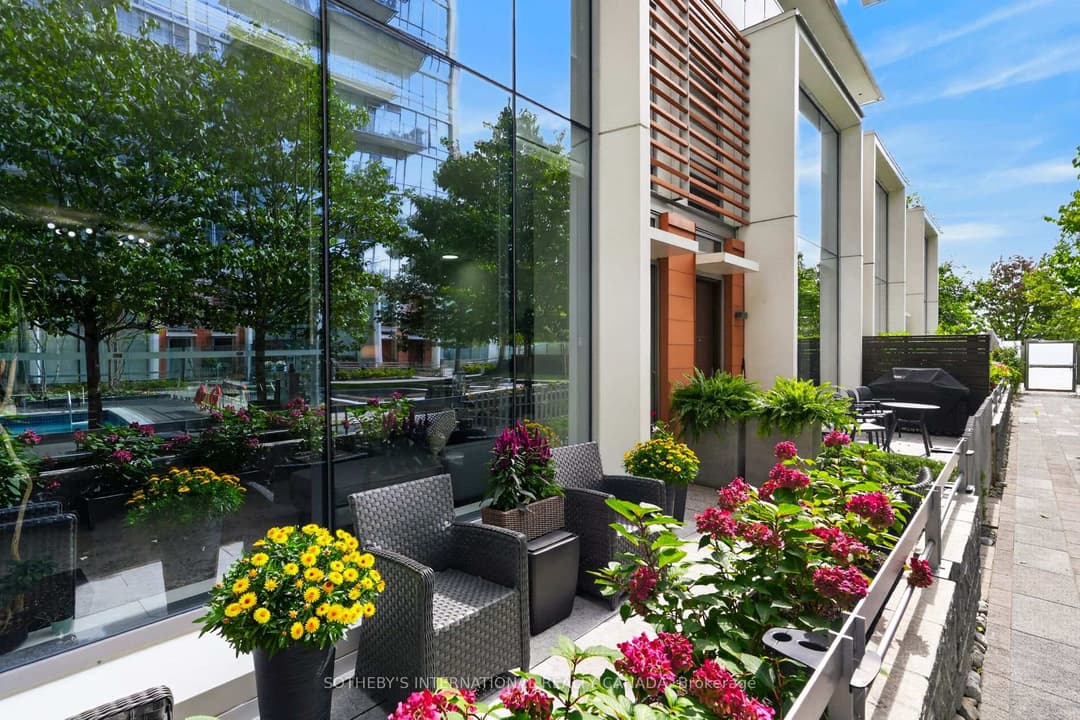 29 Queens Quay N/A Unit TH 114, Regent Park / Cabbagetown / St. James Town