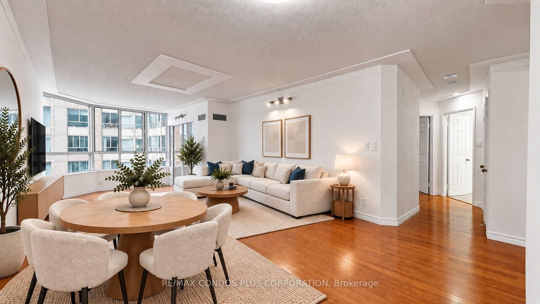 717 Bay Street Unit 702, Downtown Toronto / Waterfront