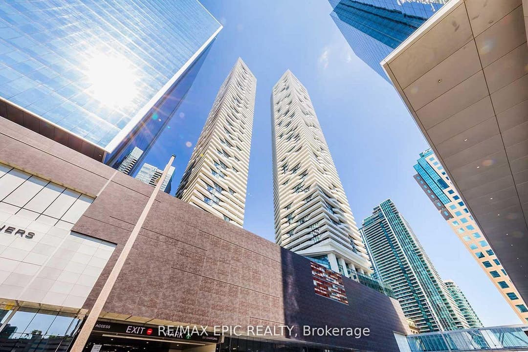 100 Harbour Street Unit 5705, Downtown Toronto / Waterfront