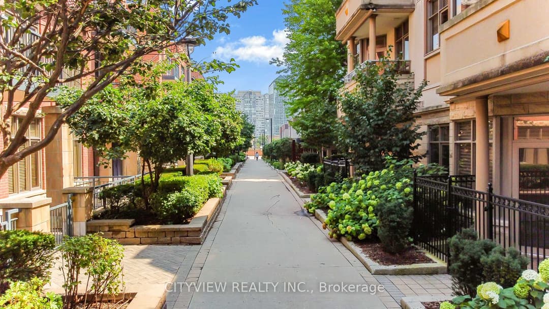320 City Centre Drive Unit 109, Mississauga