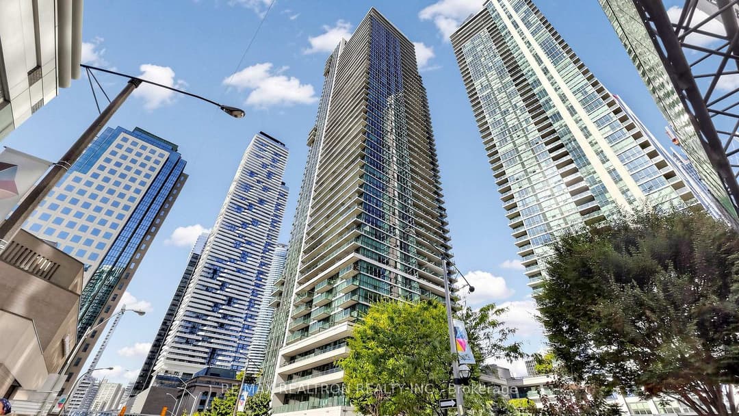 33 Bay Street Unit 2211, Downtown Toronto / Waterfront