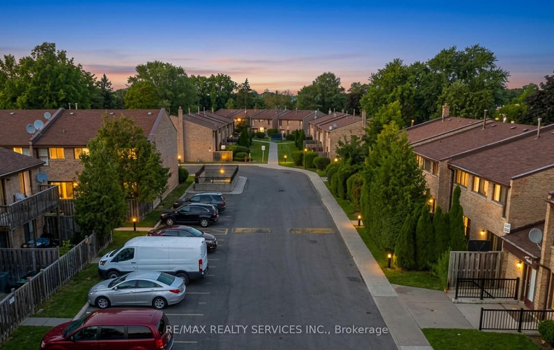 2605 Woodchester Drive Unit 50, Mississauga
