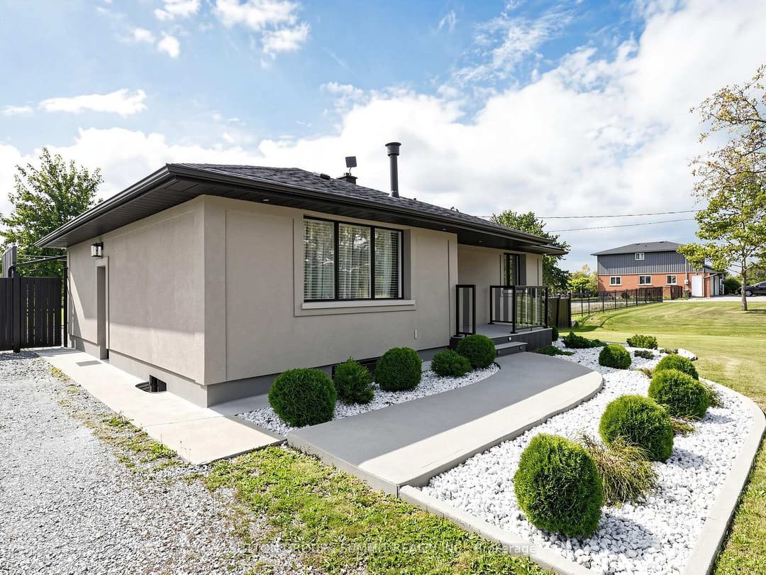 252 MUD Street, Hamilton