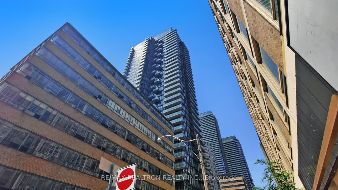 75 St Nicholas Street Unit 3208, Downtown Toronto / Waterfront