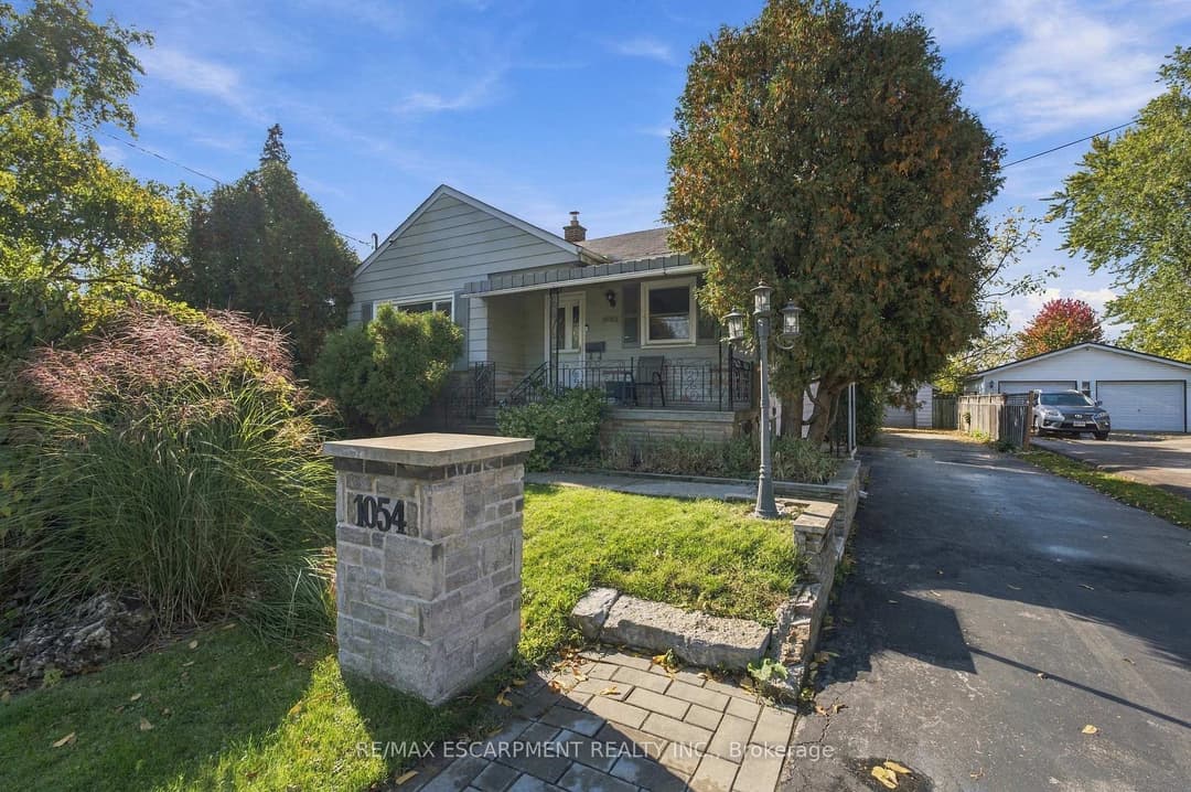 1054 Glendor Avenue, Burlington