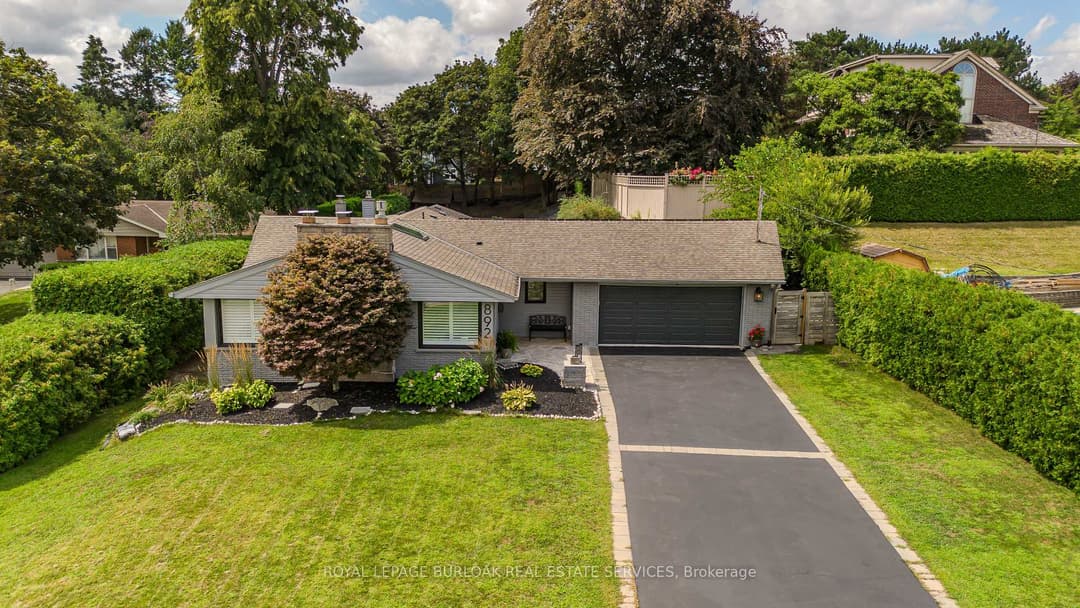 892 North Shore Boulevard, Burlington
