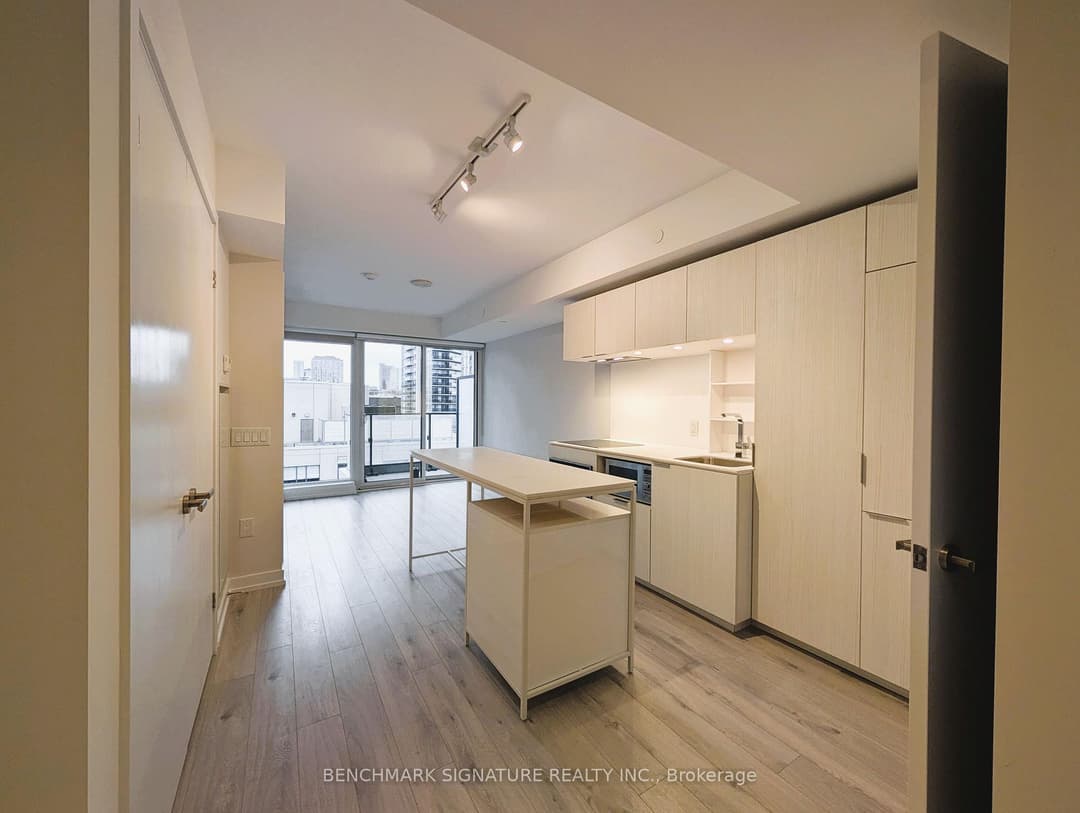 Dining/Kitchen — 77 Shuter Street Unit 1812, Regent Park / Cabbagetown / St. James Town