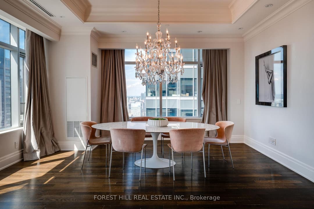 311 Bay Street Unit 3901, Downtown Toronto / Waterfront