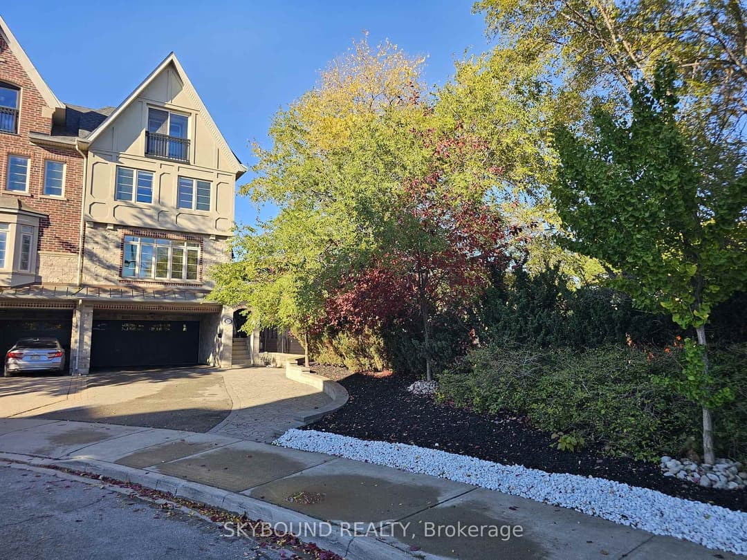 10 Gala Lane, Corso Italia / Dufferin Grove