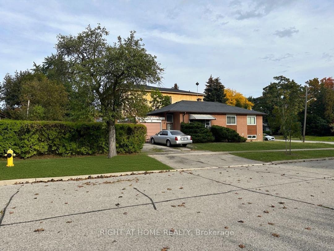19 Upminster Crescent, Etobicoke (Islington / Rexdale)