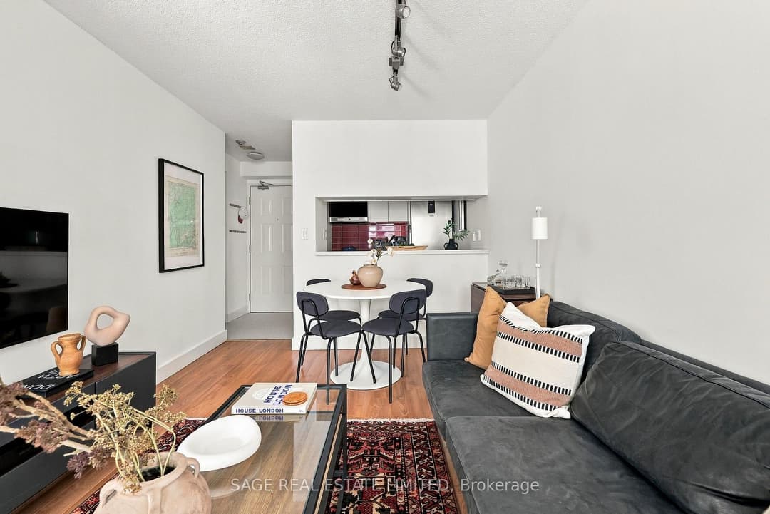 222 The Esplanade N/A Unit 313, Regent Park / Cabbagetown / St. James Town