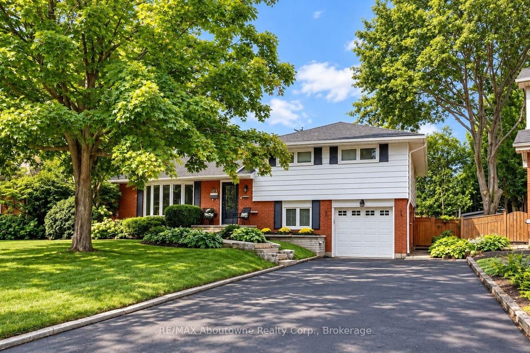 418 Fairlawn Crescent, Burlington