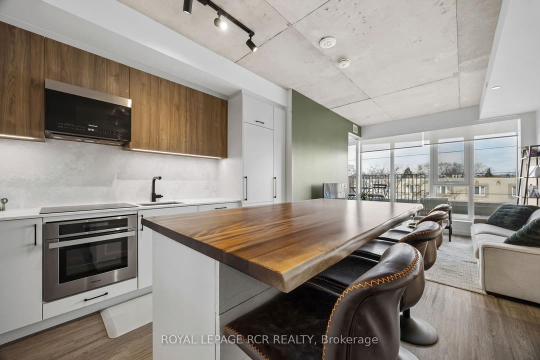 689 The Queensway N/A Unit 321, Corso Italia / Dufferin Grove