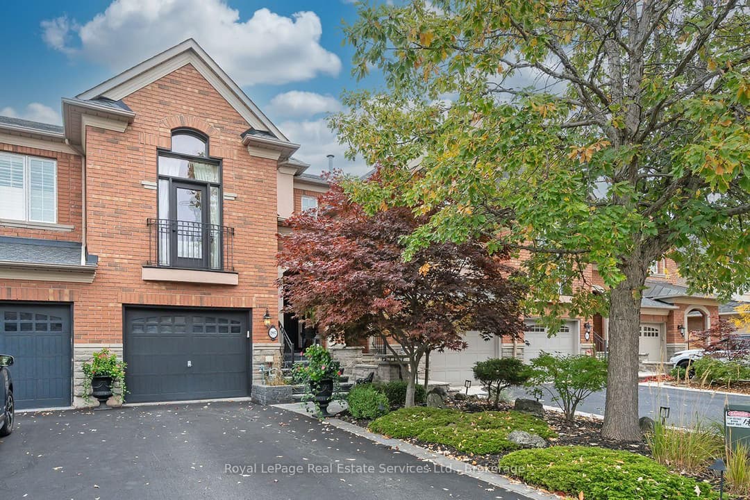 207 Tawny Crescent, Oakville