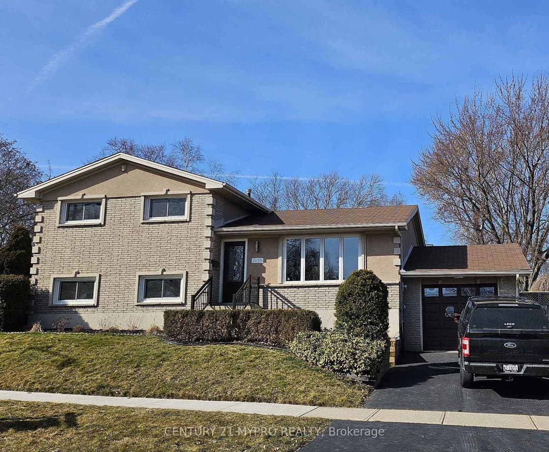 2135 Cobblestone Drive, Burlington