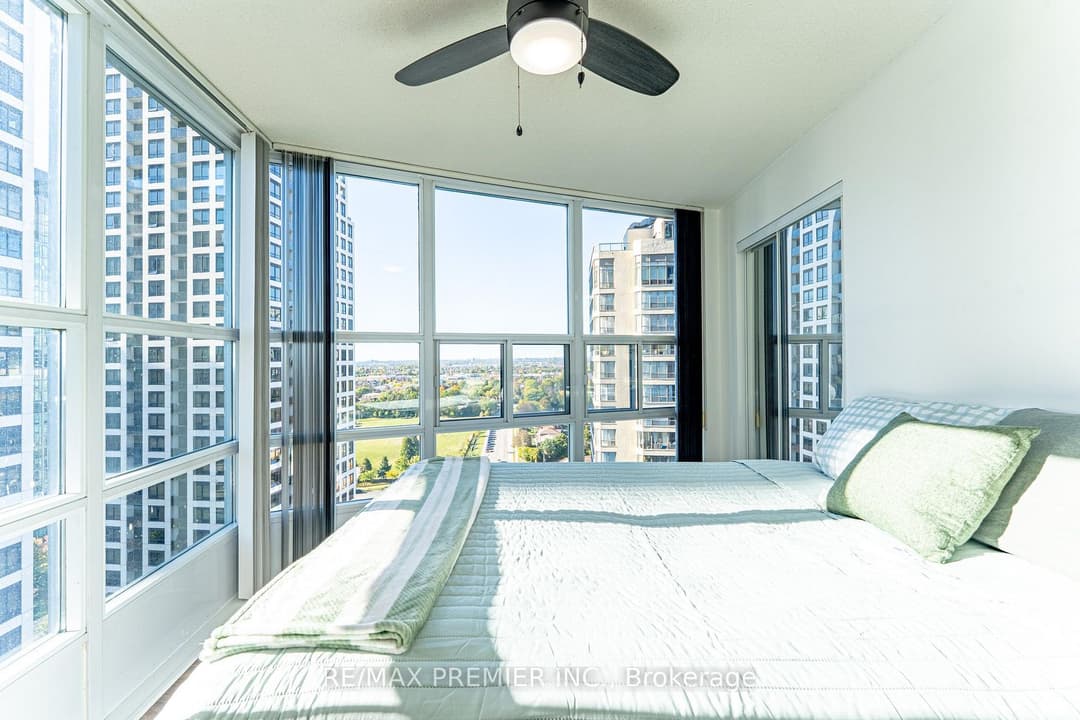33 Elm Drive Unit 2002, Mississauga