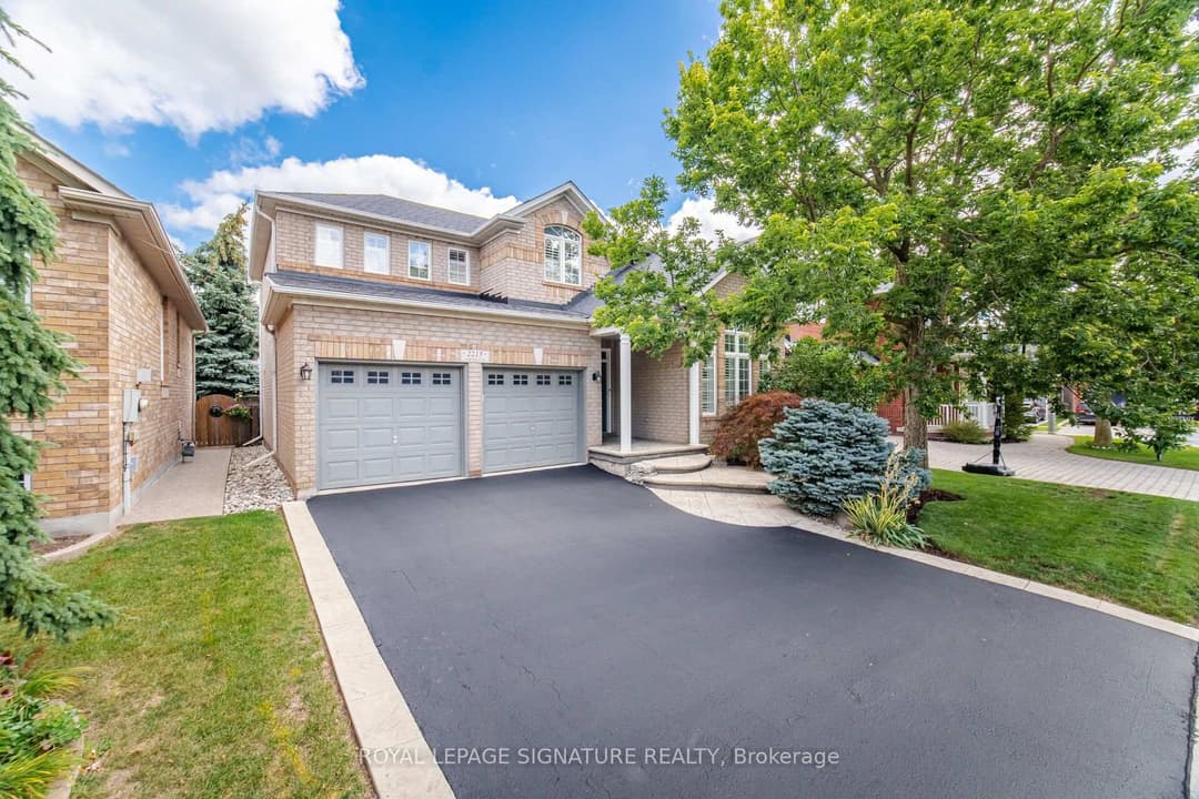 2215 Lapsley Crescent, Oakville