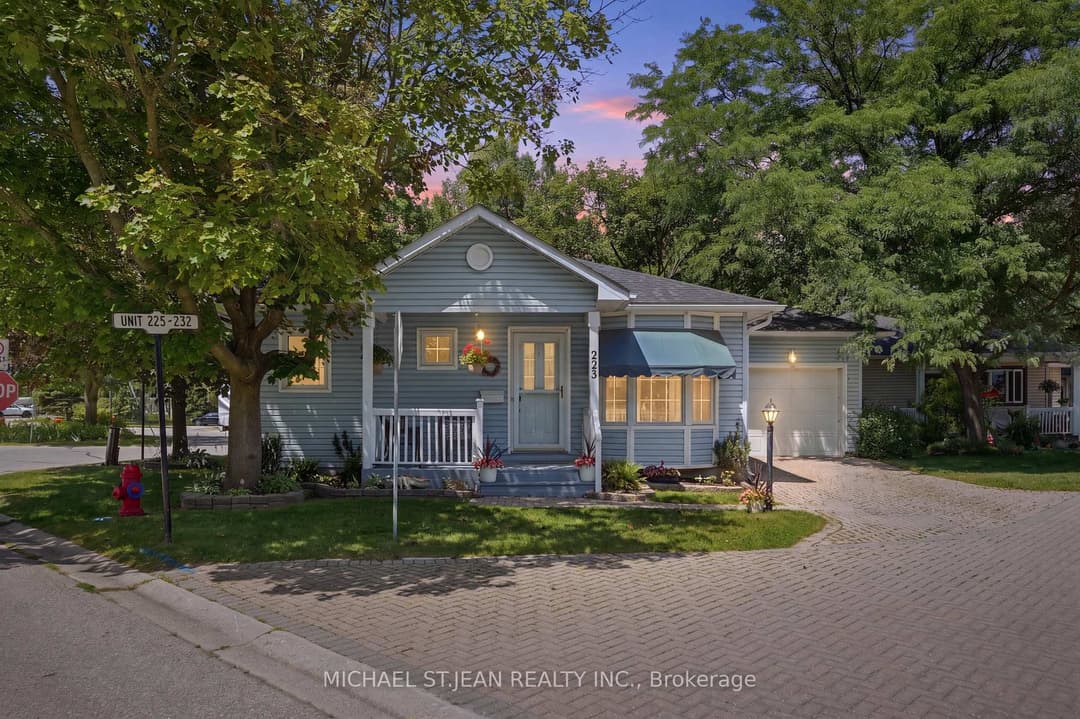 225 Silverbirch Boulevard, Hamilton