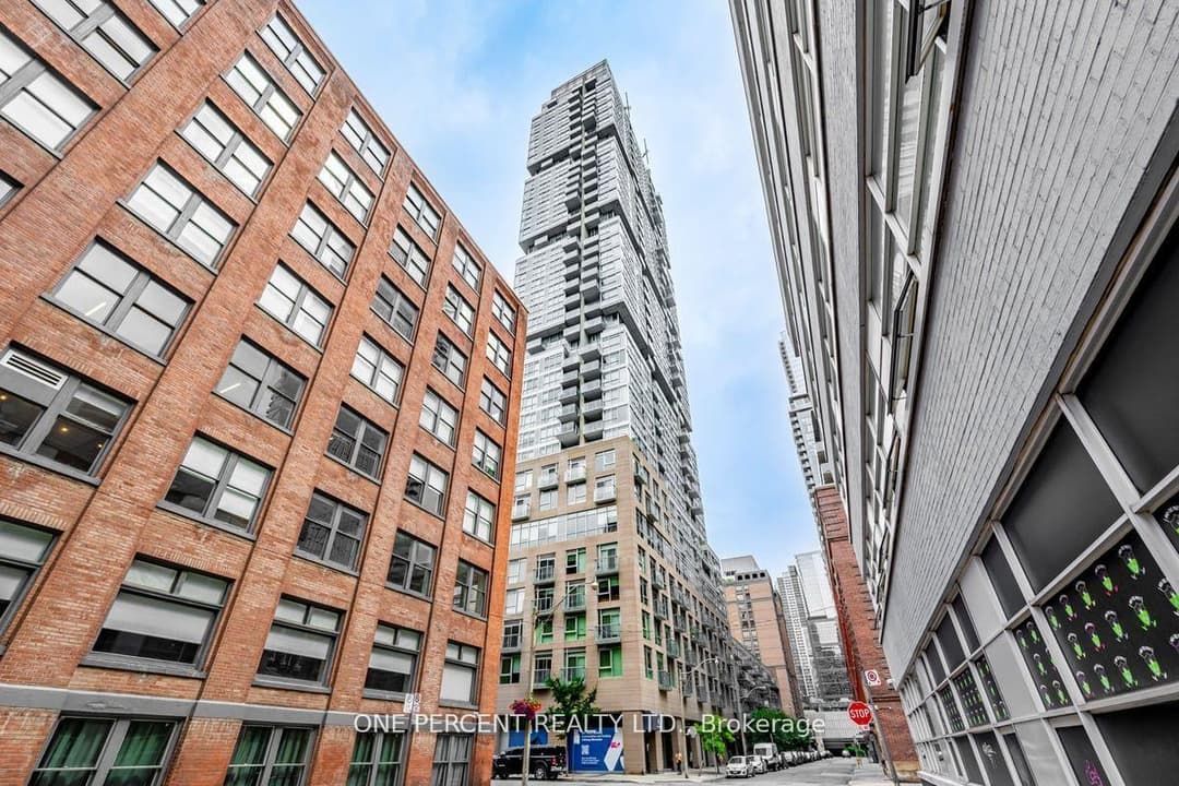 30 Nelson Street Unit 426, Downtown Toronto / Waterfront