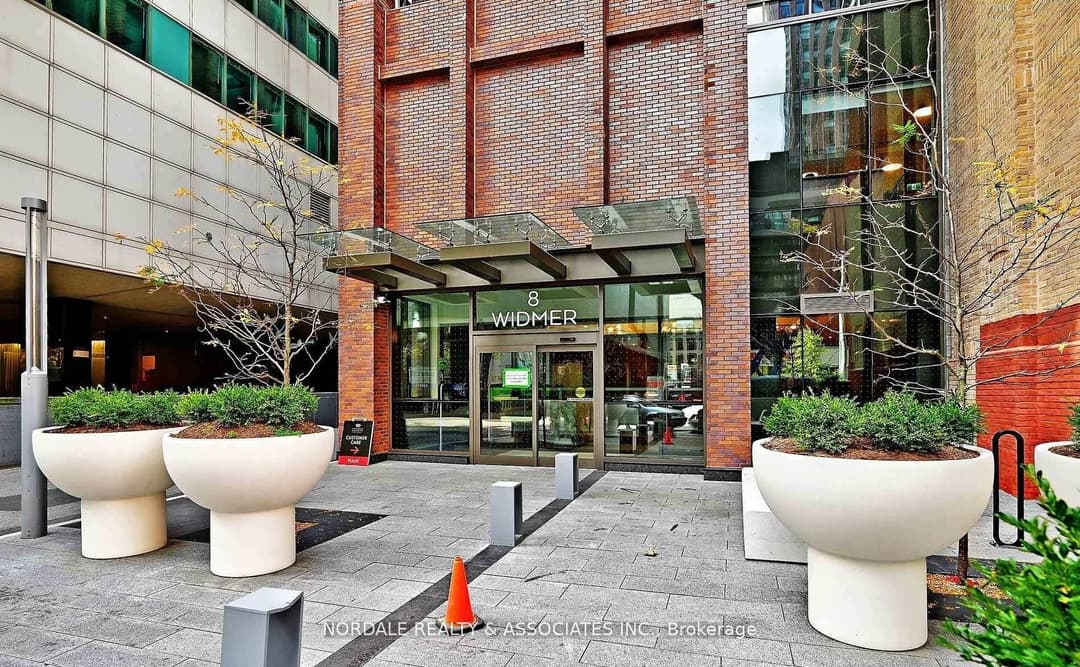 8 Widmer Street Unit 1512, Downtown Toronto / Waterfront