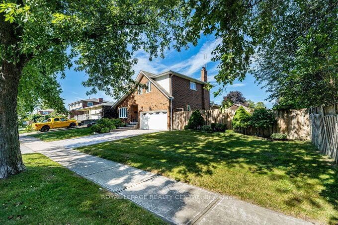 671 Louis Drive, Mississauga