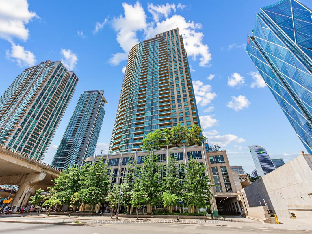 18 Yonge Street Unit 1012, Downtown Toronto / Waterfront