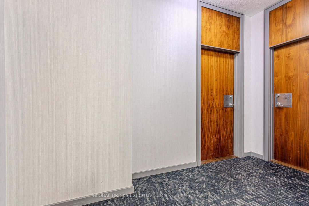 33 Elm Drive Unit #202, Mississauga