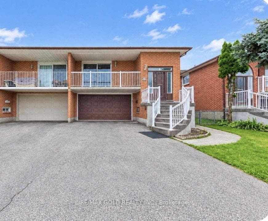 22 Kittiwake Avenue, Etobicoke (West Mall / Rexdale)