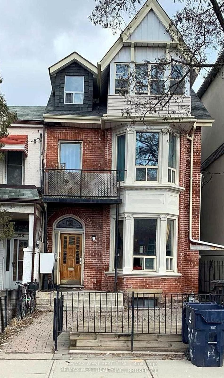 124 Baldwin Street, Downtown Toronto / Waterfront