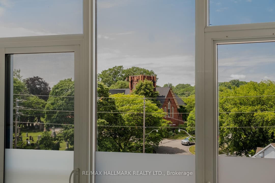 60 Haslett Avenue Unit 404, The Beaches / Upper Beaches