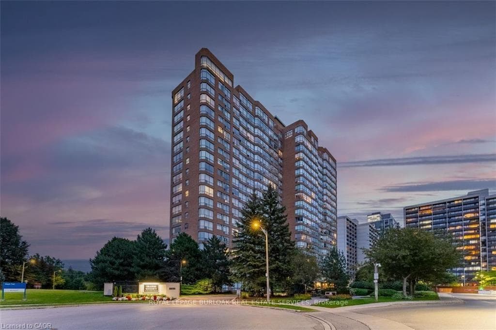 1276 Maple Crossing Boulevard Unit 809, Burlington