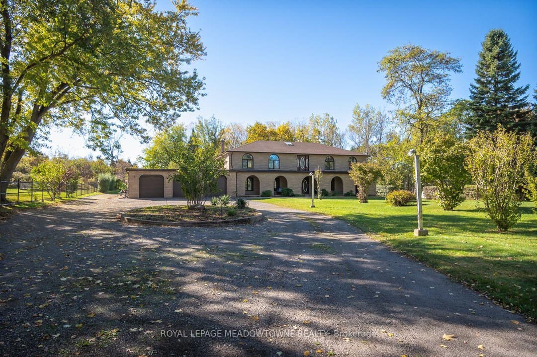 805 Centre Road, Hamilton