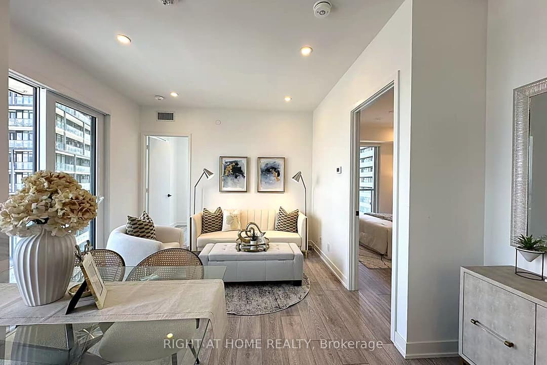 108 Peter Street Unit 3302, Downtown Toronto / Waterfront