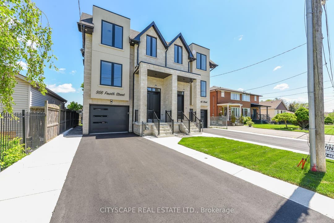 954 Fourth Street, Mississauga