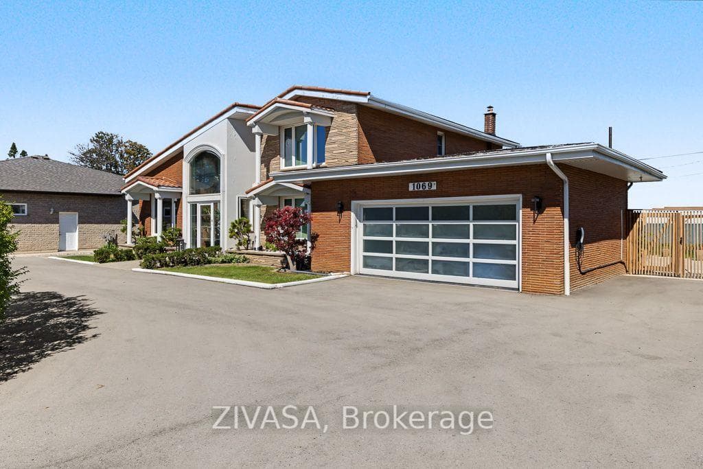 1069 North Service Road, Hamilton