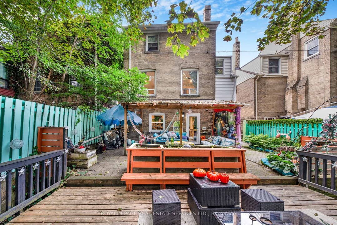 761 Kingston Road, The Beaches / Upper Beaches