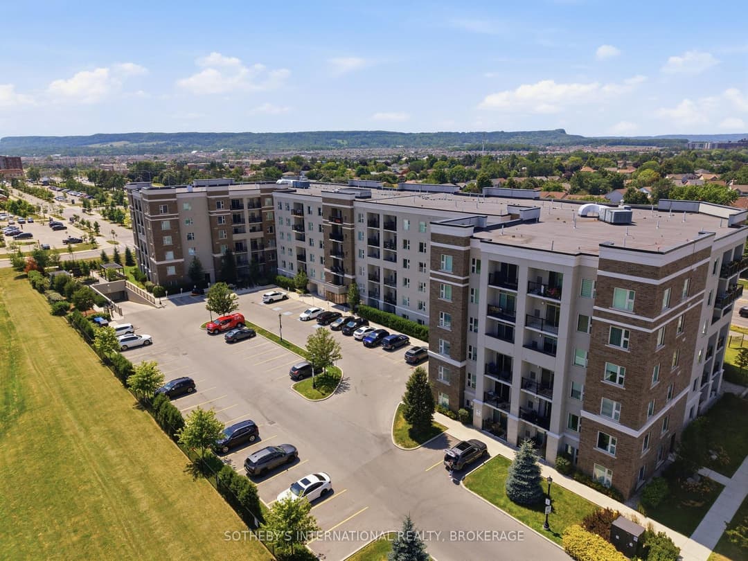 610 Farmstead Drive Unit 126, Milton