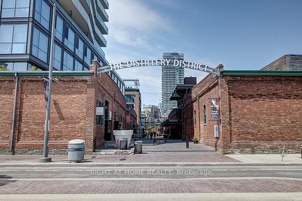 70 Distillery Lane Unit 805, Regent Park / Cabbagetown / St. James Town