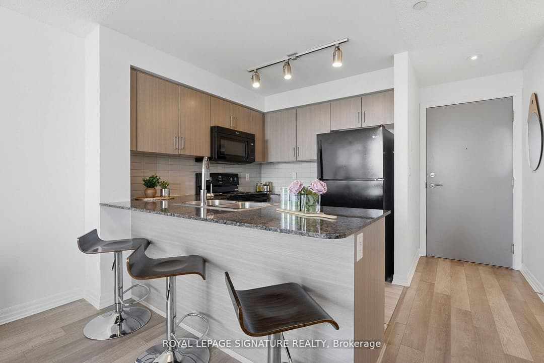 80 Esther Lorrie Drive Unit 1116, Etobicoke (West Mall / Rexdale)