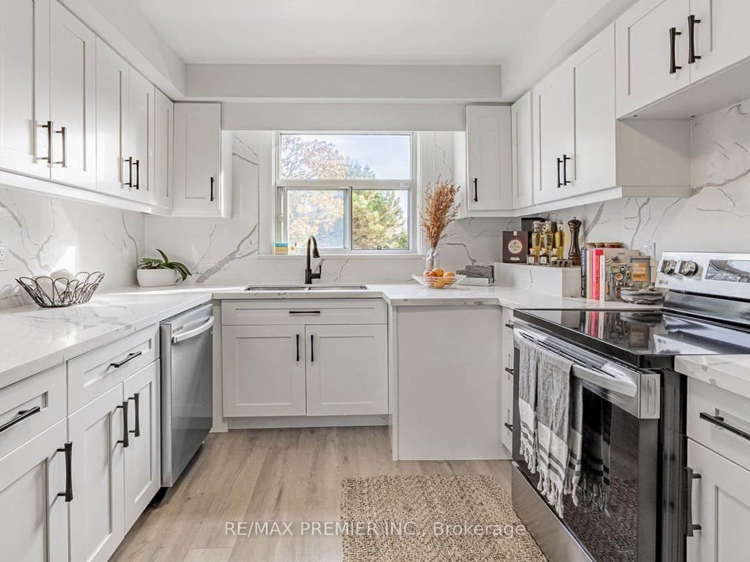 1368 Tansley Drive, Oakville